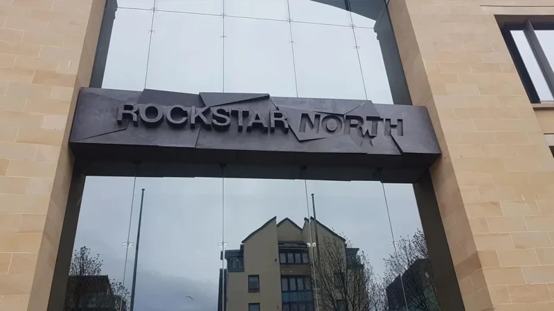 Brandweer bij Rockstar North na incident in gebouw